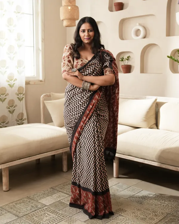 Black_Cotton_Zigzag_Print_Mulmul_Saree_For_Women